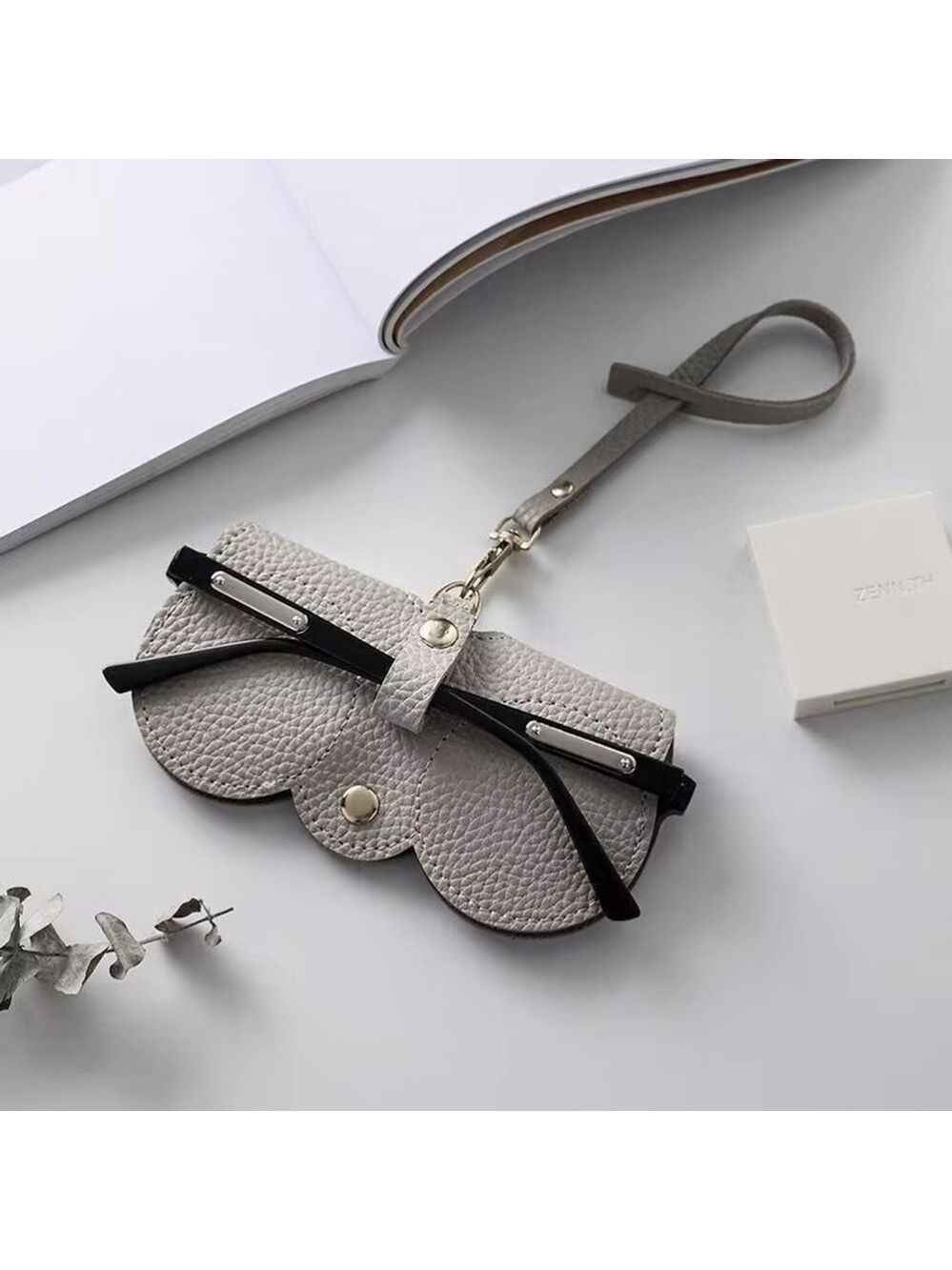 Soft Faux Leather Sunglasses Bag Portable Sunglasses Pouch in Gray